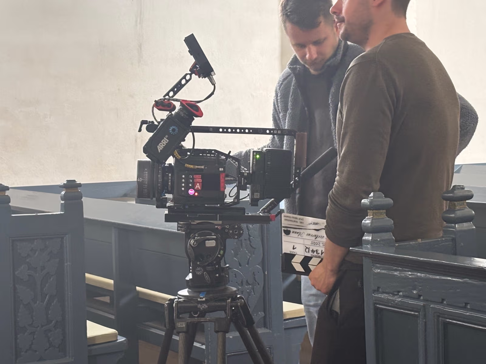 Tysk film optager i Outrup kirke