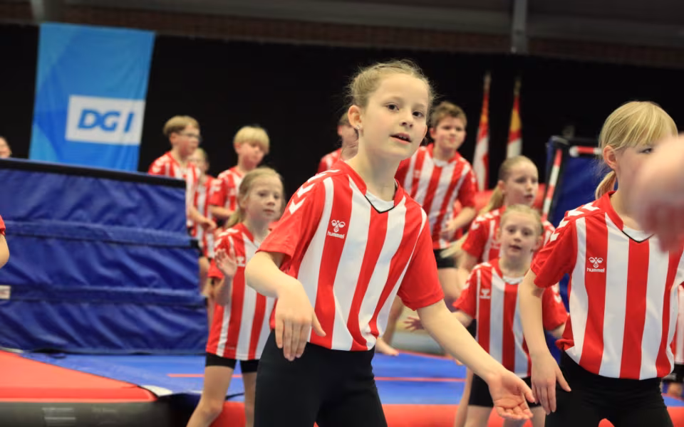 Salto Kids charmerer ved Helleopvisning