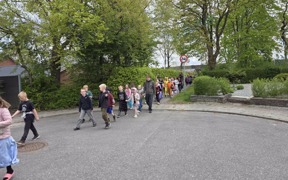 Stor deltagelse til Tistrup Screaming Carneval på torvet - Se de mange billeder