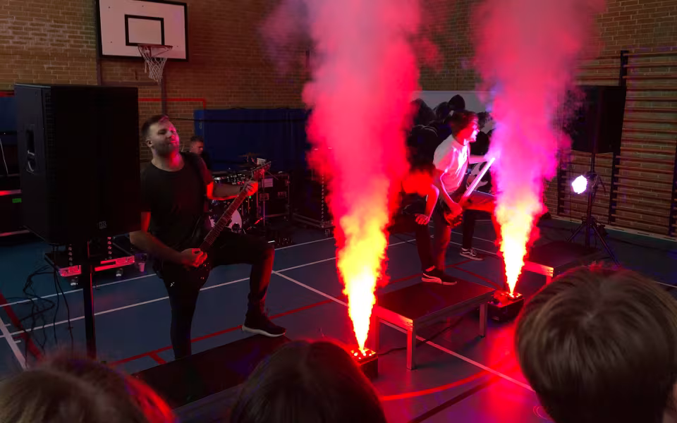Koncert på Ansager skole: Aphyxion, et dansk dødsmetalband dannet i 2007 i Ribe med unge musikere på 12, 13 og 14 år. Siden har bandet turneret rundt i Danmark og Europa.