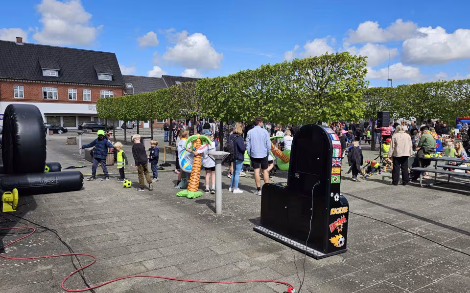 Tistrup Screaming Karneval. Billeder fra Børnehave, Plejehjem og Torvet.