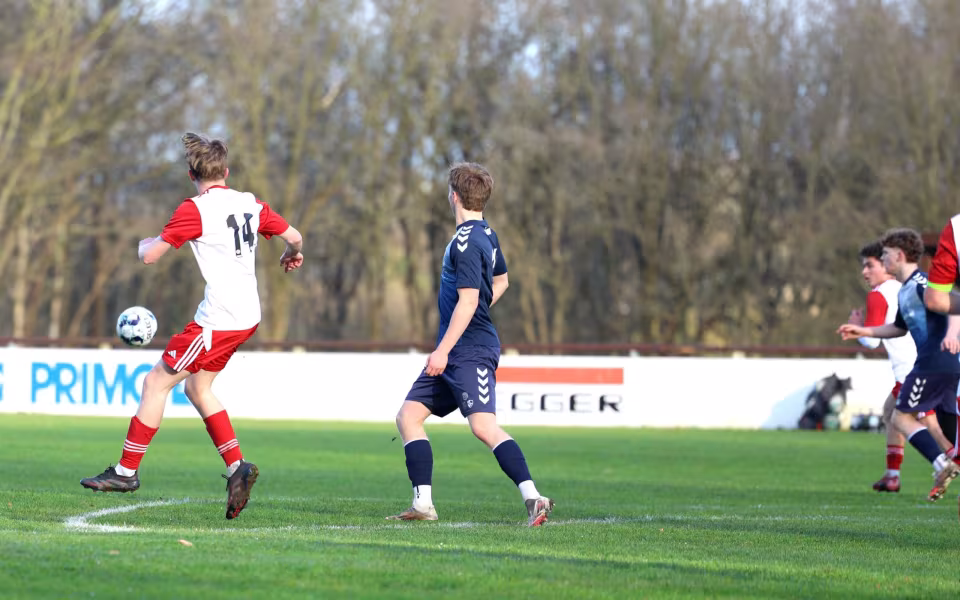 HTS U19 vinder 5-1 over SGI. Se de mange billeder.
