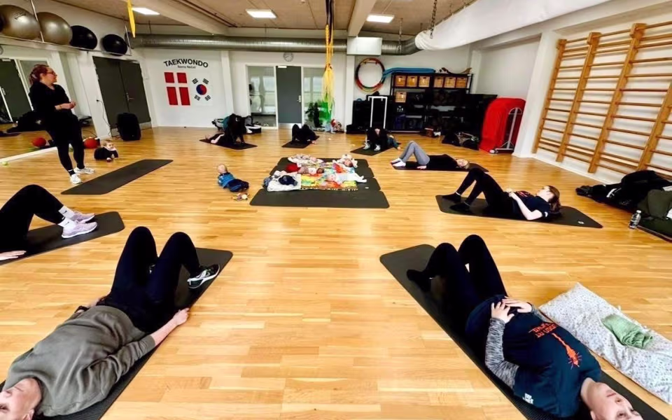 Efterfødselstræning med plads til babyer