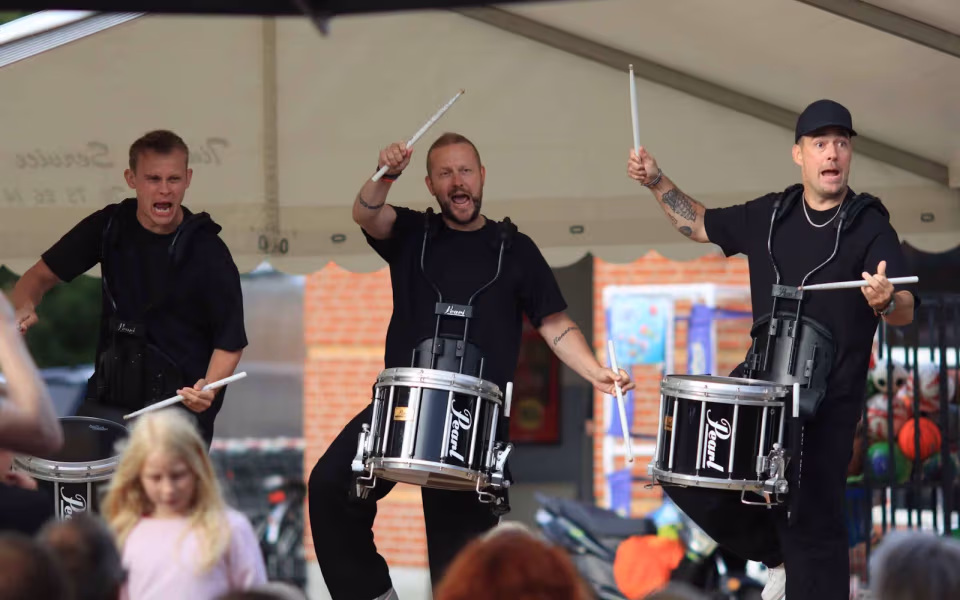 Sommeraften med rytmer i byen