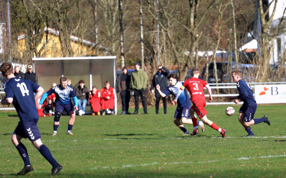 Fodbold Serie 3 herre Ølgod vandt hjemme 4-3 over HTS - Se billeder fra kampen.