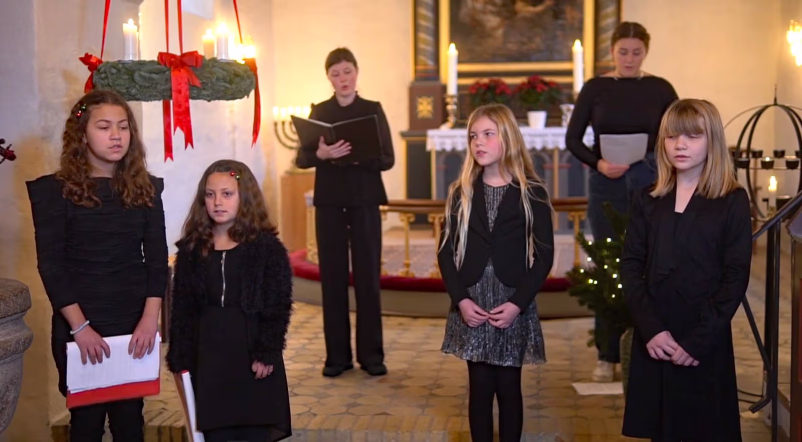 Børnekoret ved børneandagt juleaften i Ansager Kirke