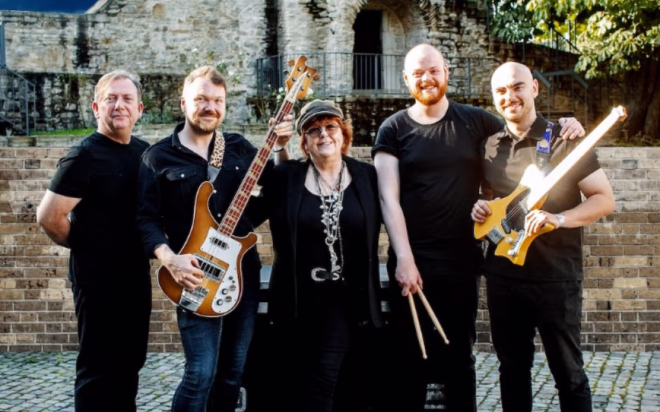 Maggie Reilly & Band – Live...