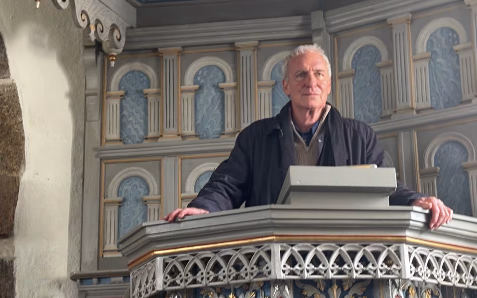 Tysk film optager i Outrup kirke