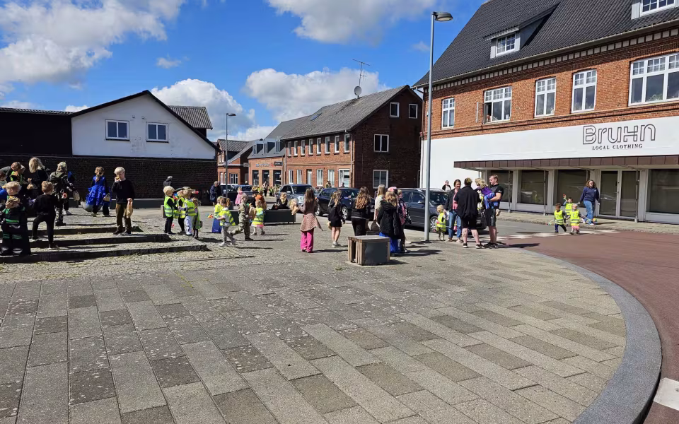 Tistrup Screaming Karneval. Billeder fra Børnehave, Plejehjem og Torvet.