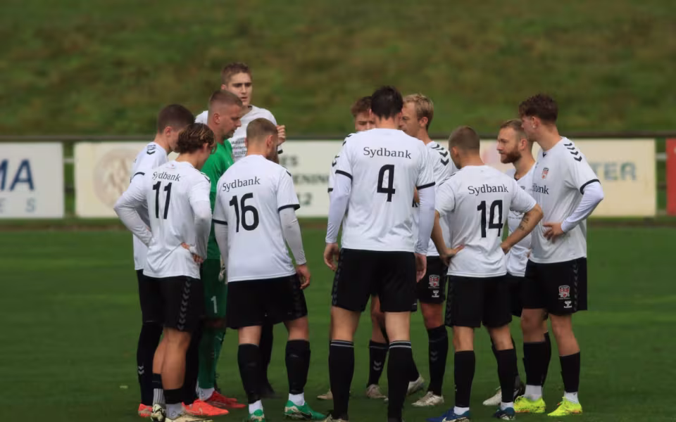 Varde redder point i overtiden