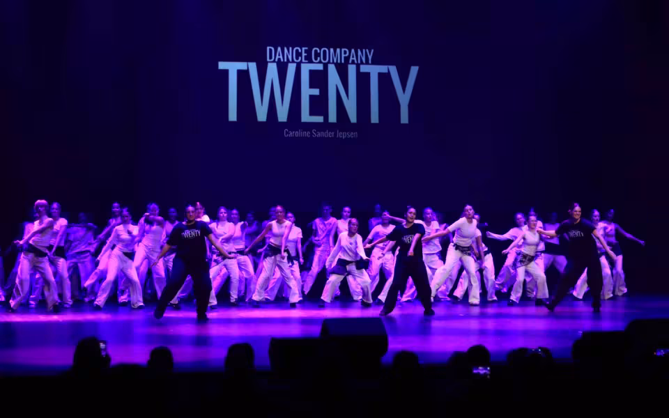 Dance Company Twenty Juleshow begejstrede 1200 publikummer