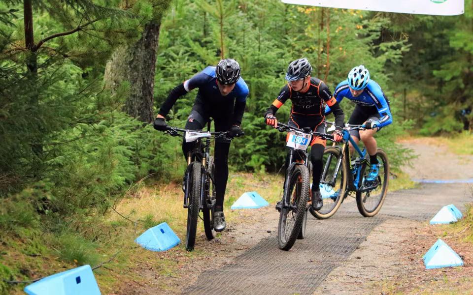 Mountainbike ryttere imponerede trods vådt vejr