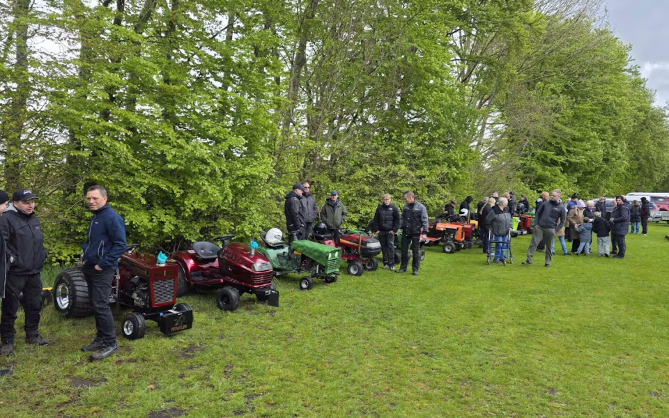 Havetraktortræk trak publikum til Krusbjerg Stadion – Se de mange billeder