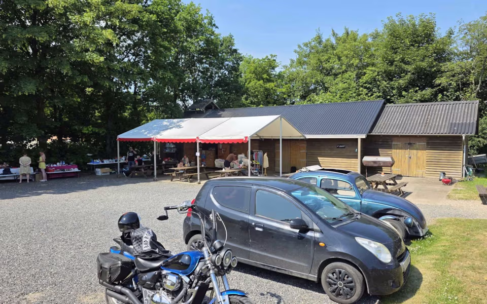 Loppemarked på Ølgod Camping blev en varm fornøjelse