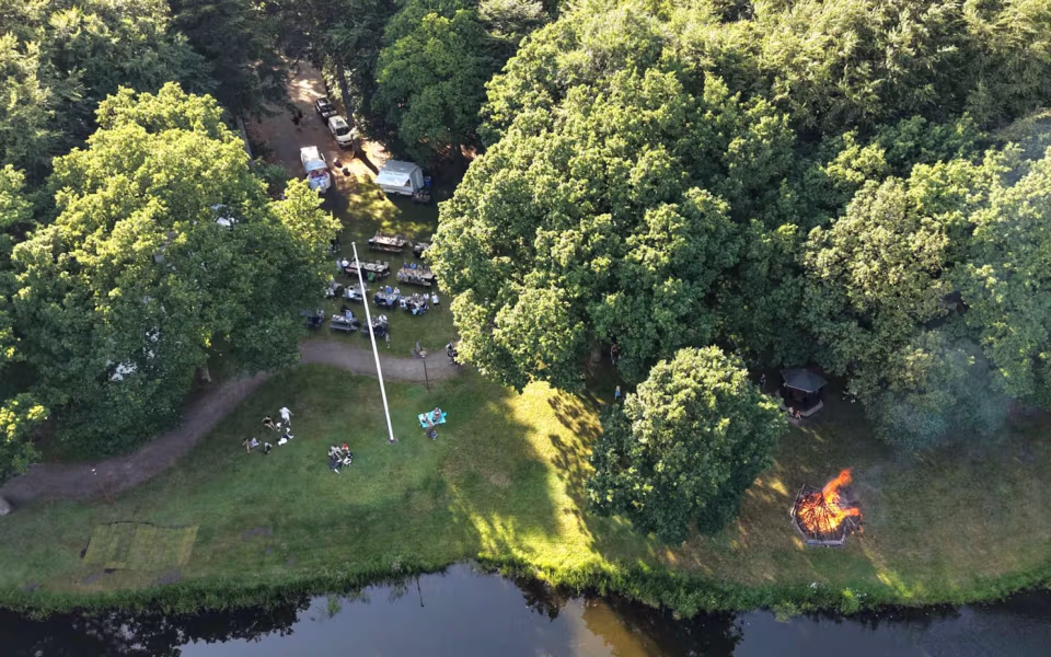 Filmklip og billeder fra Midsommerfest i Tistrup Anlæg