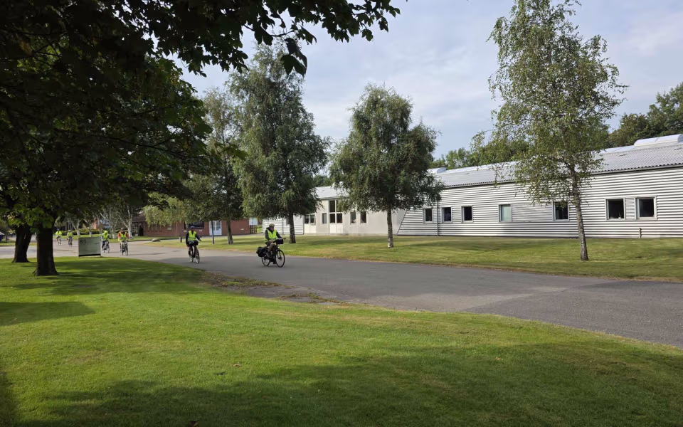 Tistrup Cykler Sammen på smagfuldt besøg hos Mums Kager i Skovlund
