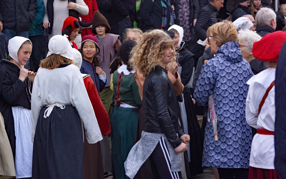 Indtryk fra førstedagen på folkemødet i Ribe i anledning af 500 året for revolutionen.