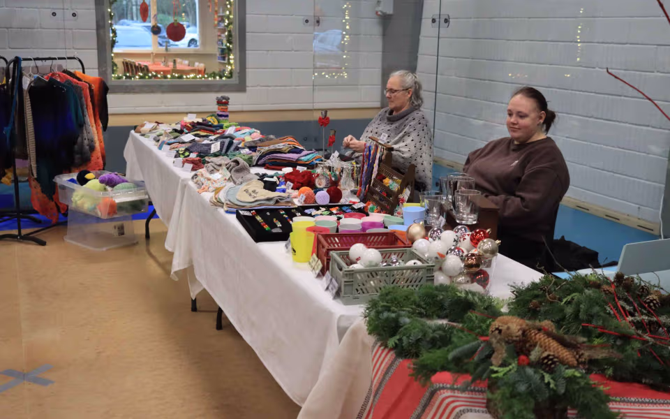 Julemarked samlede Billum i hallen