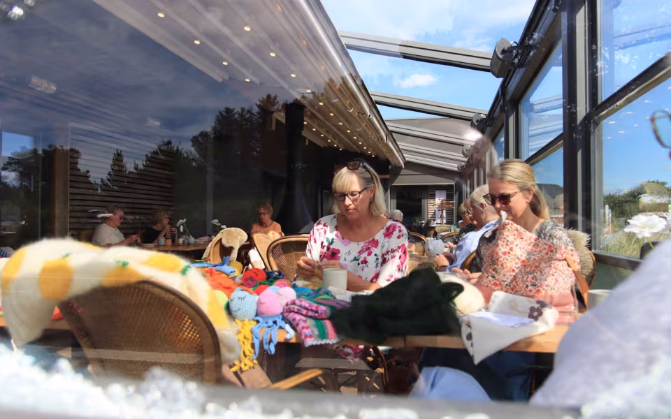 Strikkenørderne samles igen i Henne