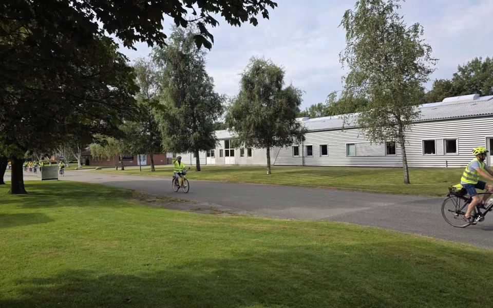 Tistrup Cykler Sammen på smagfuldt besøg hos Mums Kager i Skovlund