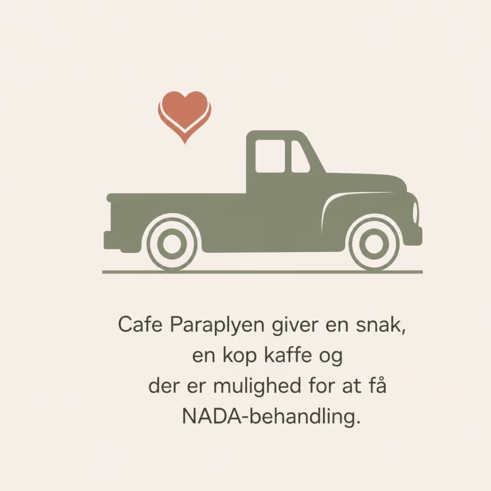 Cafe Paraplyen giver en snak, en kop kaffe og   der er mulighed for at få NADA-behandling.