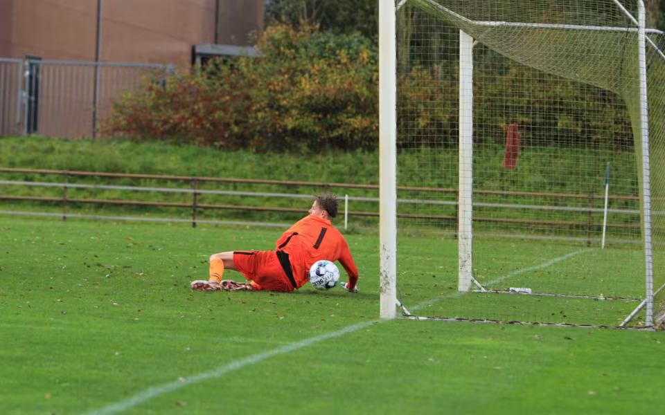 Varde redder point i overtiden