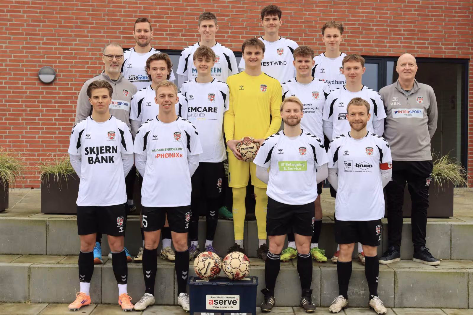 Bagerst fra venstre. Simon Jelstrup, Emil Kristensen, Kasper Nielsen, Emil Kehlet, Midterste række fra venstre, Henrik Brix, Mahlte Liestmann, Kristian Kristoffersen, Oliver Bebensee, Frederik Lyst, Lauritz S. Jensen, Mogens Nielsen. Foreste række fra venstre, Asger Berg, Nicolaj Andreasen, Emil Falk, Mads Falk
