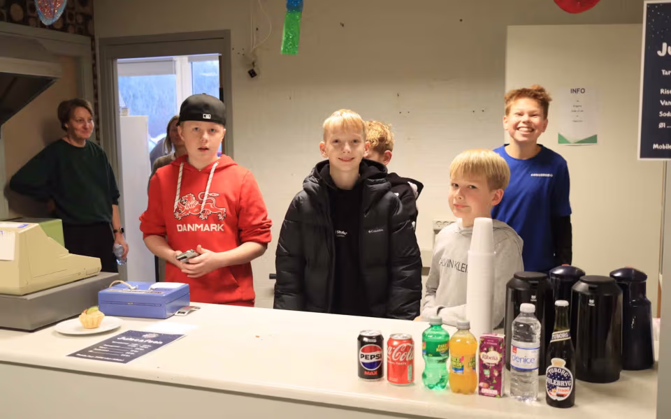 Julemarked samlede Billum i hallen