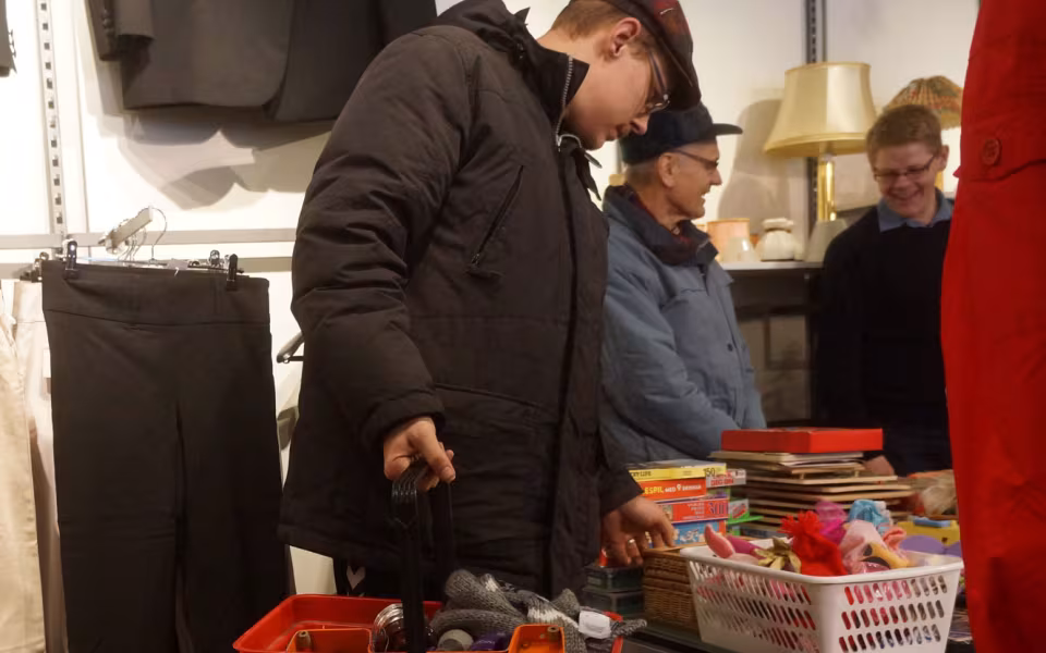 Ansager Genbrug åbning af den nye butik.