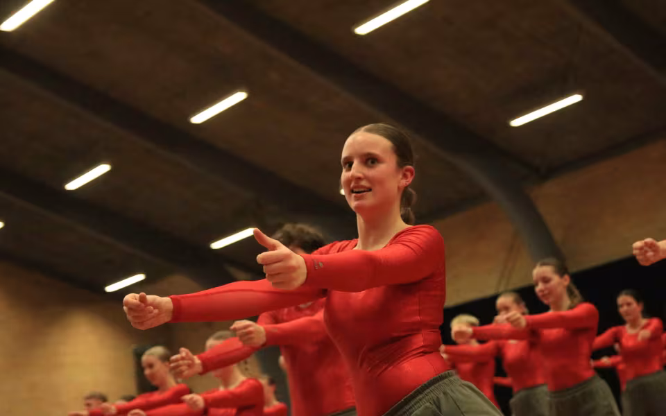 Farverig opvisning lyser Sportspark op