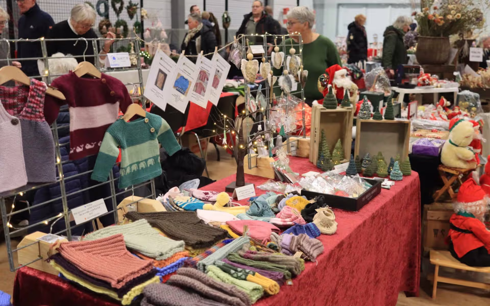 Julemarked samlede Billum i hallen