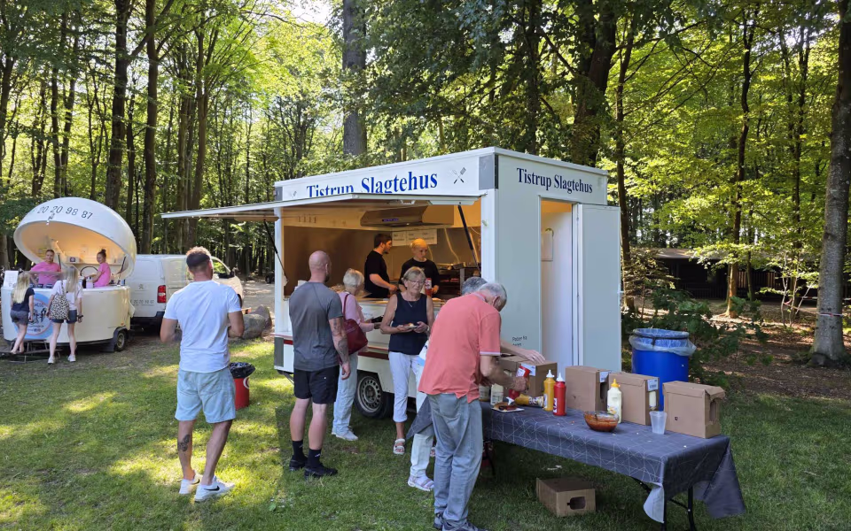 Filmklip og billeder fra Midsommerfest i Tistrup Anlæg