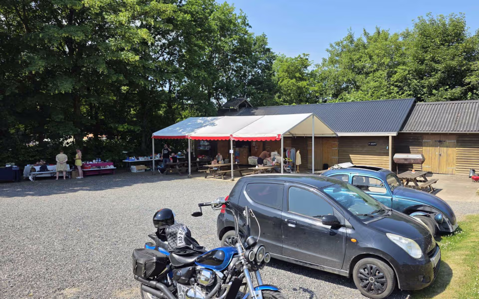 Loppemarked på Ølgod Camping blev en varm fornøjelse