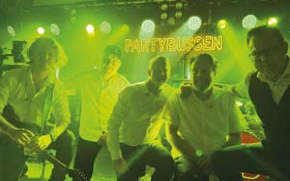 Partybussen klar til fest i Ansager