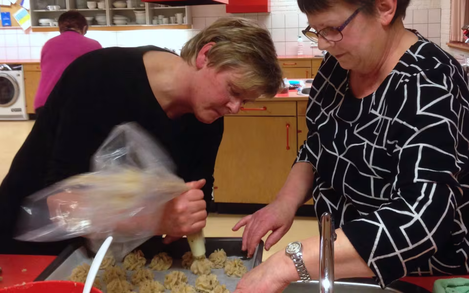 Kvaliteten af de hjemmebagte kransekager vurderes