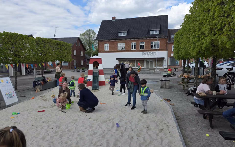 Stor deltagelse til Tistrup Screaming Carneval på torvet - Se de mange billeder