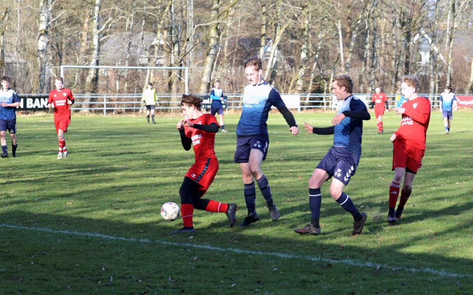 Fodbold Serie 3 herre Ølgod vandt hjemme 4-3 over HTS - Se billeder fra kampen.