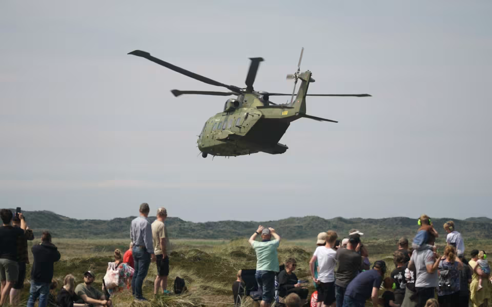 Kom helt tæt på kampvogne og fly