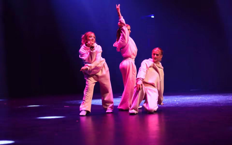 Dance Company Twenty Juleshow begejstrede 1200 publikummer