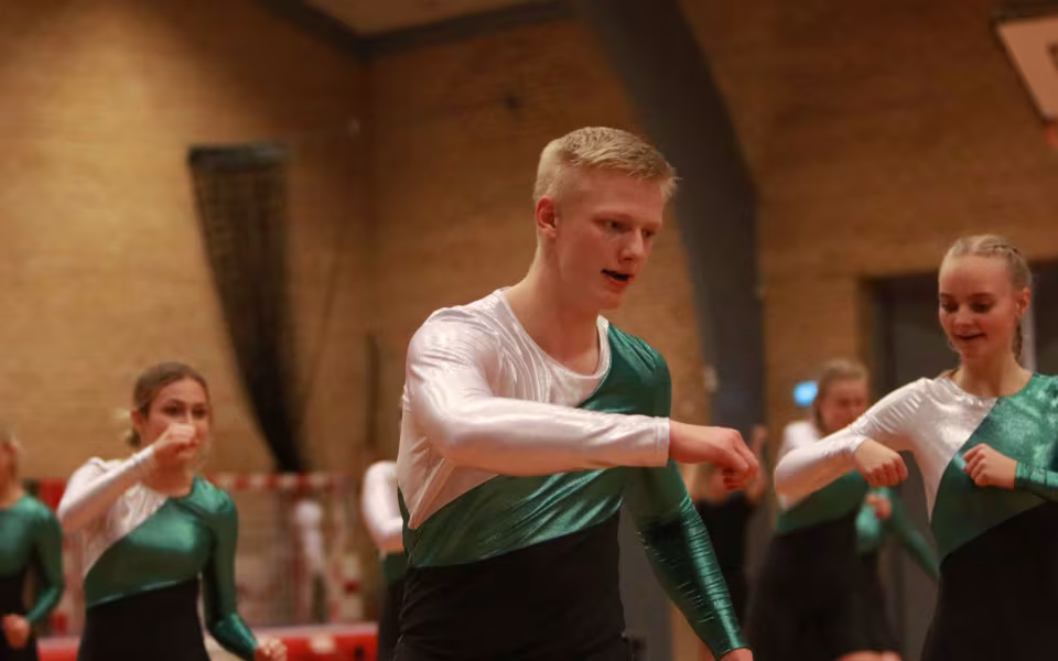 Seniorer fejrer gymnastik og fællesskab