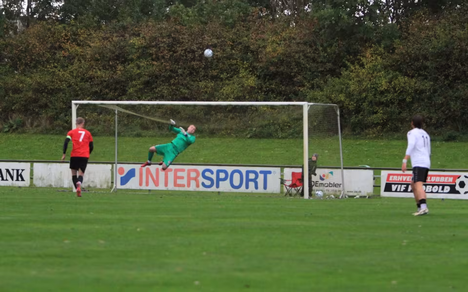 Varde redder point i overtiden