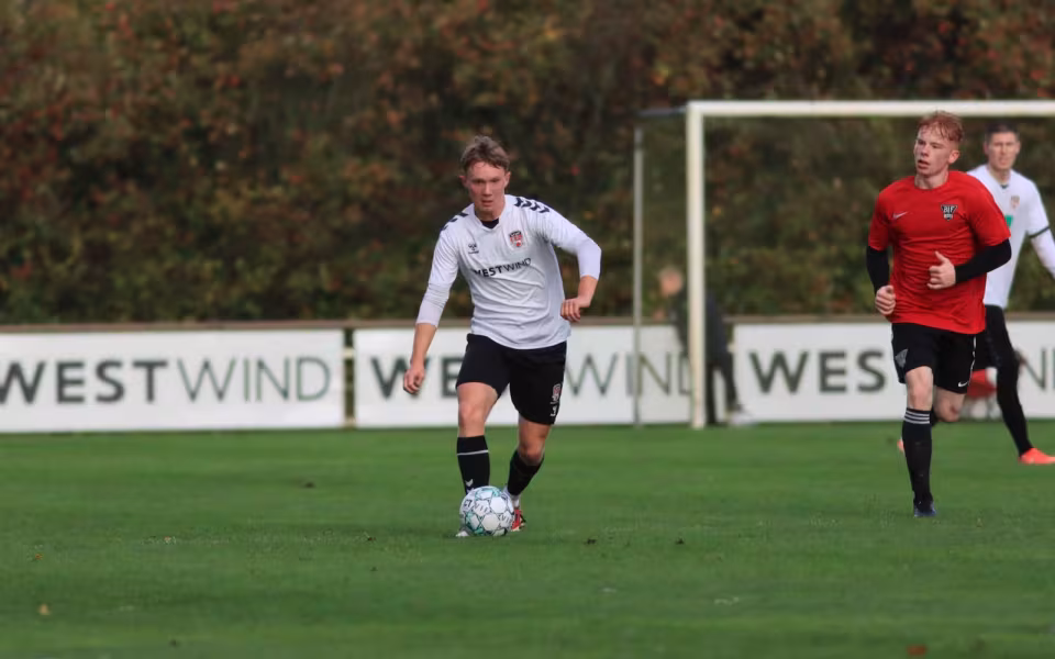 Varde redder point i overtiden