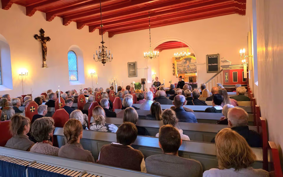 Billeder fra intim koncert med Mathilde Falch i Bejsnap Kirke