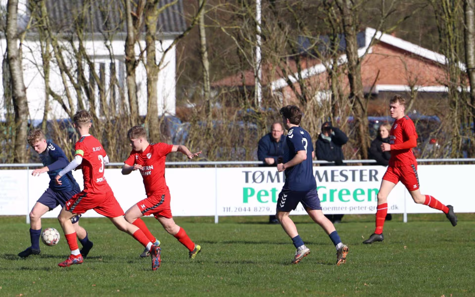 Fodbold Serie 3 herre Ølgod vandt hjemme 4-3 over HTS - Se billeder fra kampen.