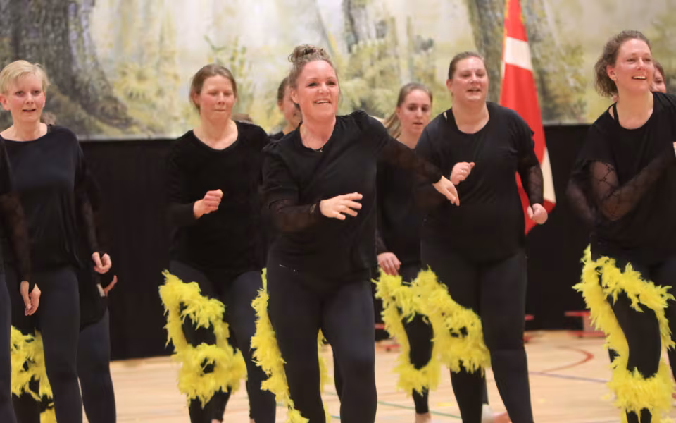 Forårsopvisning styrker integration i Outrup