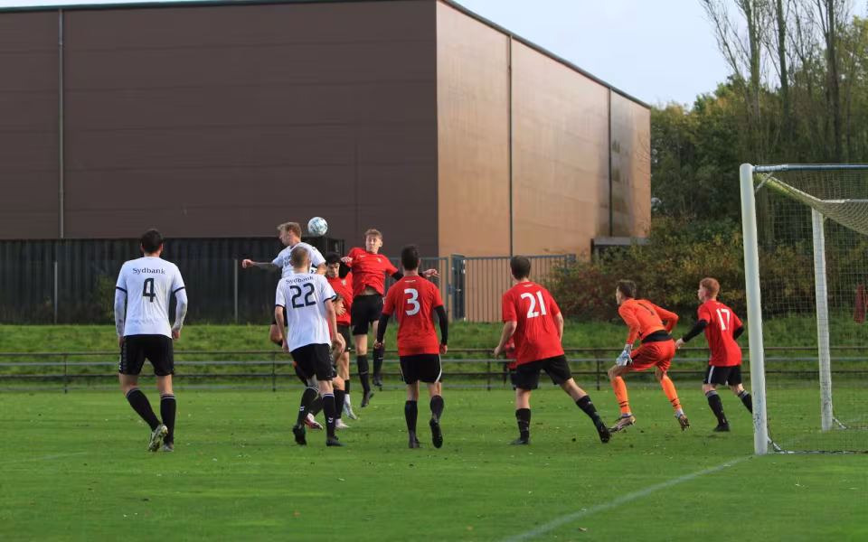 Varde redder point i overtiden