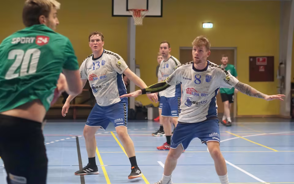 Hjemmestævne i Skovlund-Ansager Hallen den 4. december 2022. Hviding IF spiller i blåt. Stilling IF i grønt.