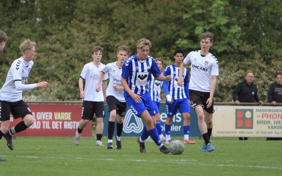 U19 vinder dramatisk lokalopgør