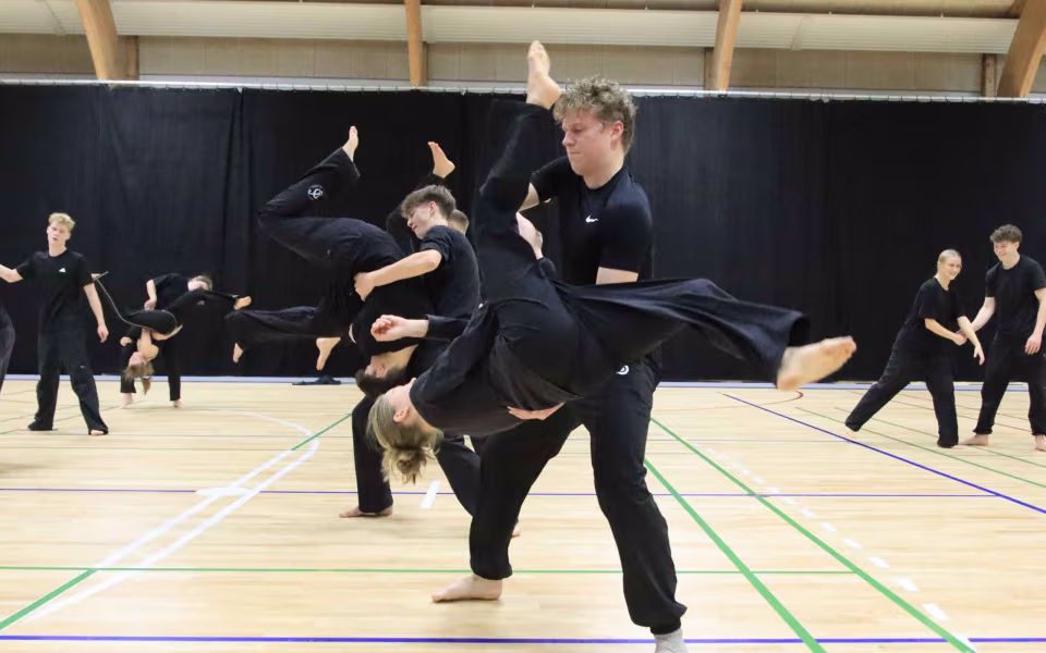 Julegymnastik samler fuldt hus