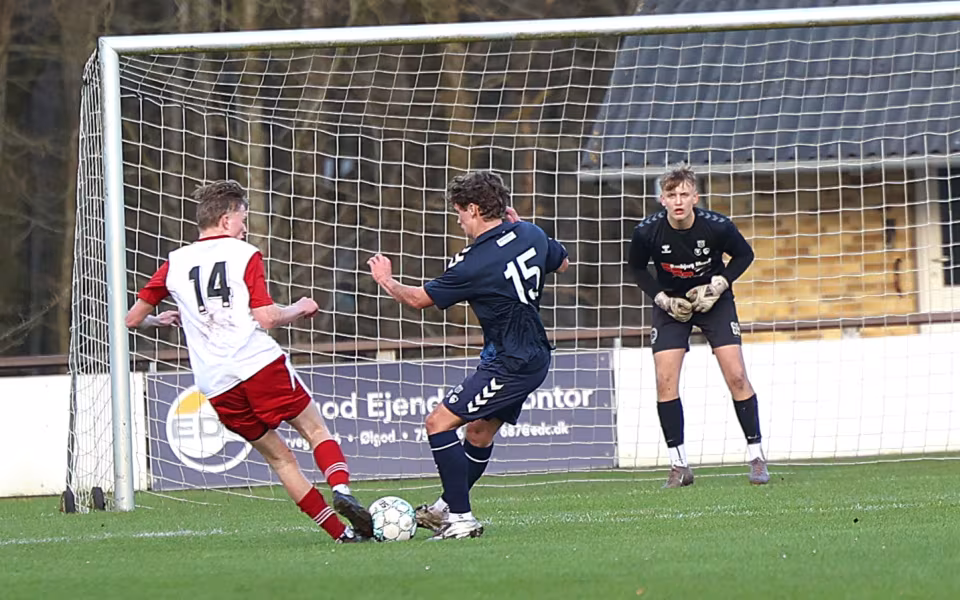 HTS U19 vinder 5-1 over SGI. Se de mange billeder.